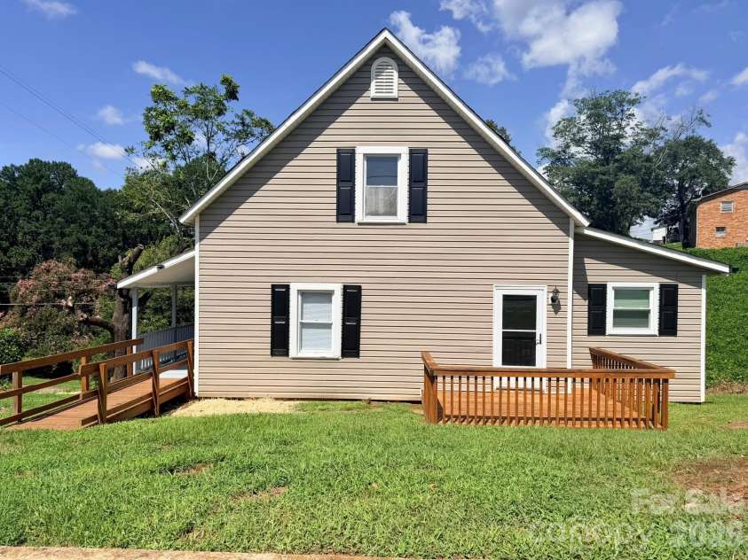 301 Magnolia Street, Granite Falls, NC 28630.  MLS# CAR4417964, YatesRealty ID 48083. 