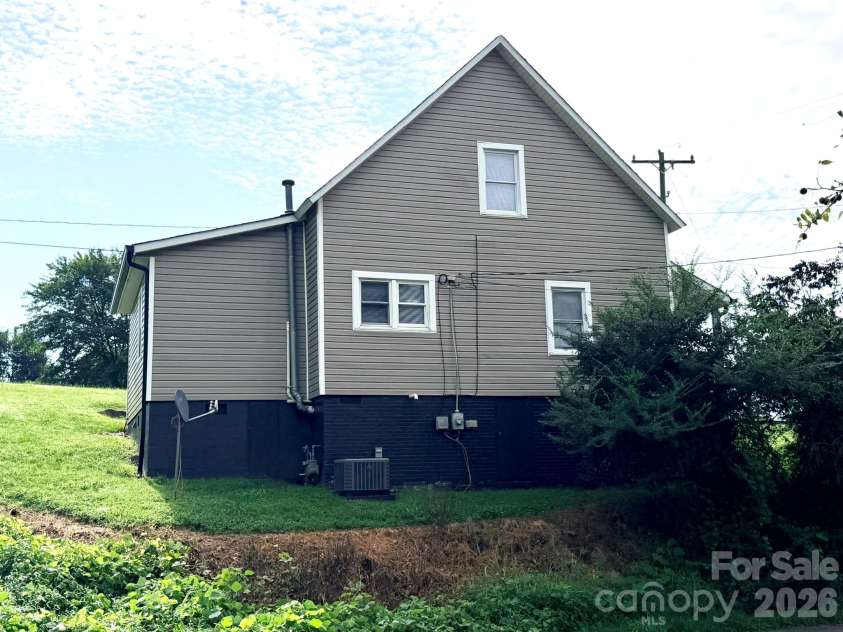 301 Magnolia Street, Granite Falls, NC 28630.  MLS# CAR4417964, YatesRealty ID 48083. 