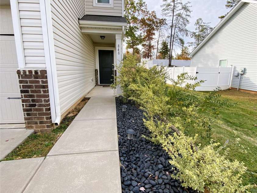 848 Georgia Oak Lane, Landis, NC 28088.  MLS# CAR4317987, YatesRealty ID 48085. Front entrance