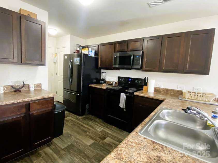 848 Georgia Oak Lane, Landis, NC 28088.  MLS# CAR4317987, YatesRealty ID 48085. Kitchen