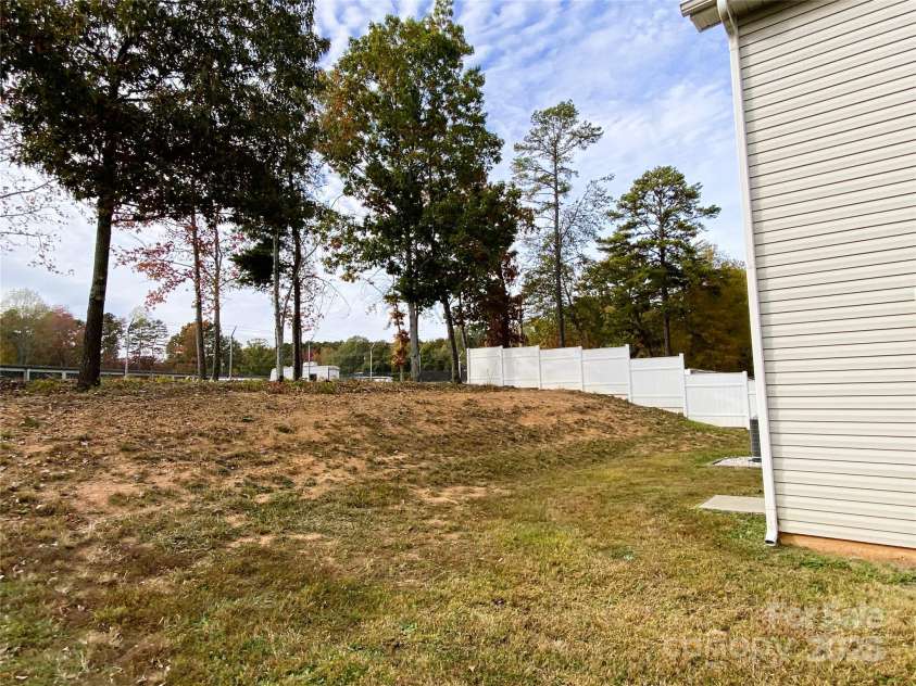 848 Georgia Oak Lane, Landis, NC 28088.  MLS# CAR4317987, YatesRealty ID 48085. Side Yard