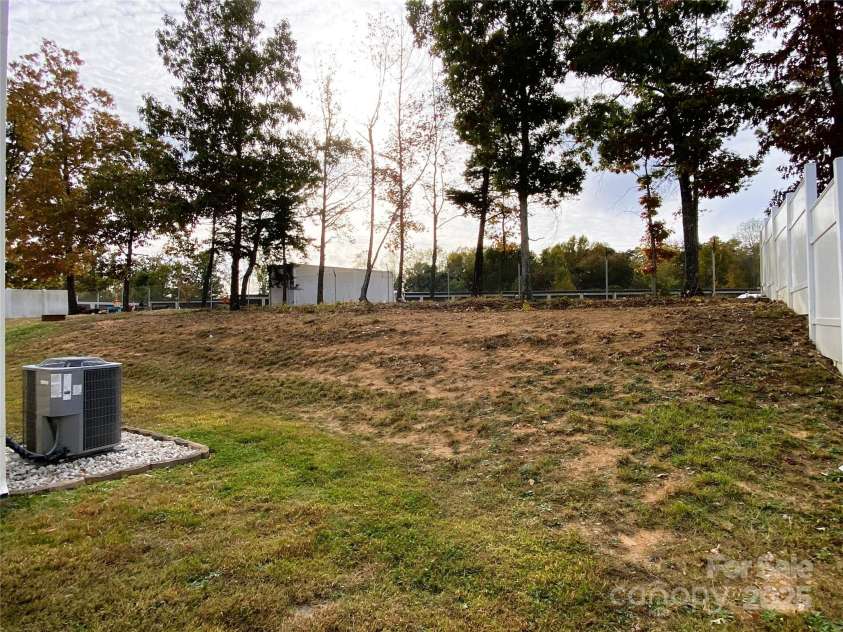 848 Georgia Oak Lane, Landis, NC 28088.  MLS# CAR4317987, YatesRealty ID 48085. Side Yard