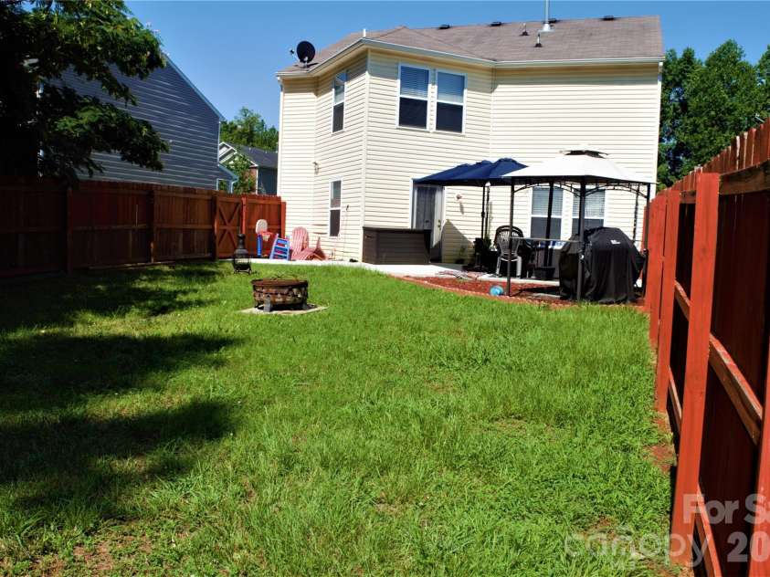 9006 Red Clay Lane, Charlotte, NC 28269.  MLS# CAR4416701, YatesRealty ID 48085. 