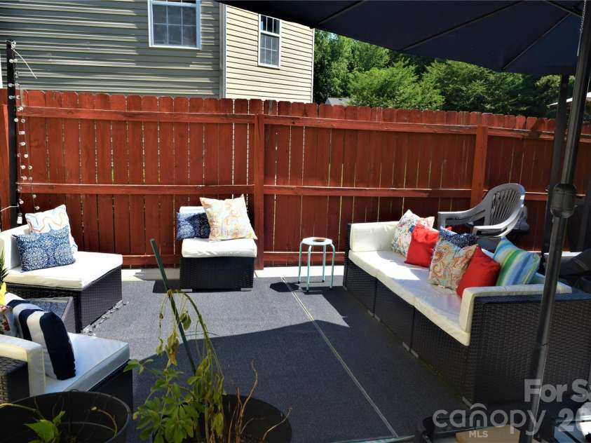 9006 Red Clay Lane, Charlotte, NC 28269.  MLS# CAR4416701, YatesRealty ID 48085. 