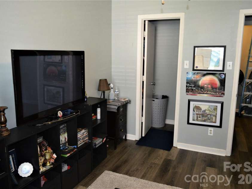9006 Red Clay Lane, Charlotte, NC 28269.  MLS# CAR4416701, YatesRealty ID 48085. 