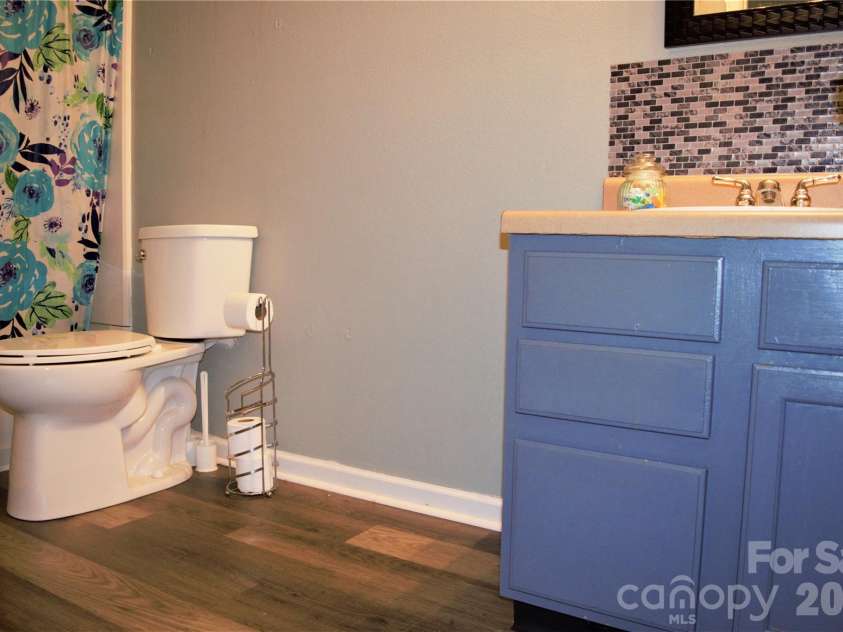 9006 Red Clay Lane, Charlotte, NC 28269.  MLS# CAR4416701, YatesRealty ID 48085. 
