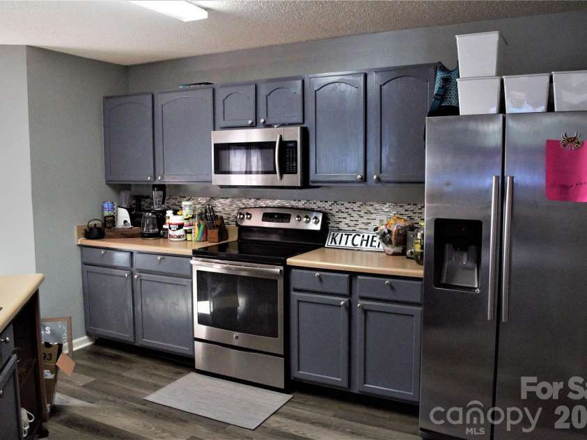 9006 Red Clay Lane, Charlotte, NC 28269.  MLS# CAR4416701, YatesRealty ID 48085. 