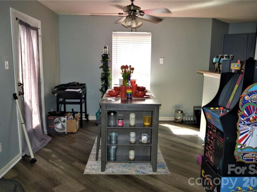 9006 Red Clay Lane, Charlotte, NC 28269.  MLS# CAR4416701, YatesRealty ID 48085. 