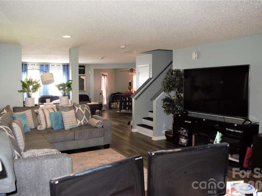 9006 Red Clay Lane, Charlotte, NC 28269.  MLS# CAR4416701, YatesRealty ID 48085. 