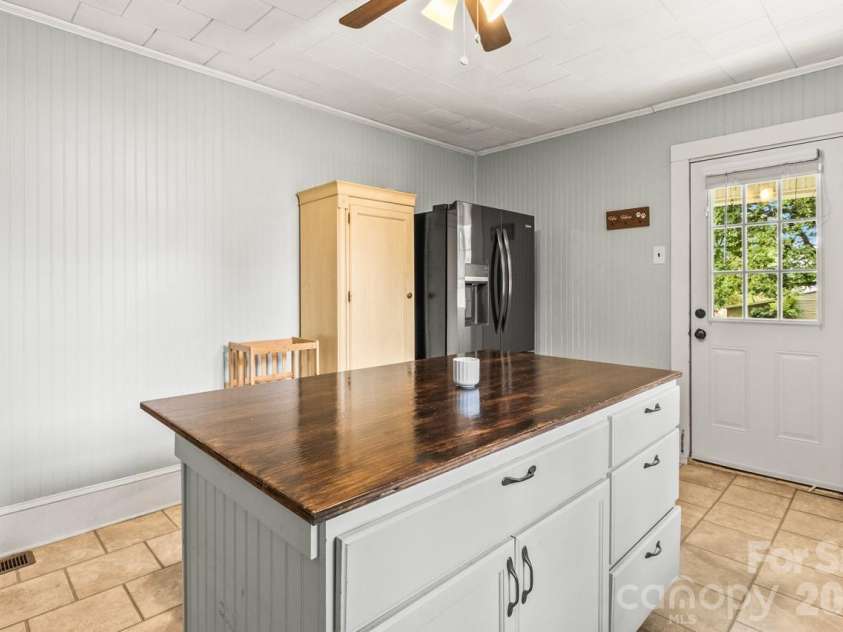 412 1st Avenue, Maiden, NC 28650.  MLS# CAR4417532, YatesRealty ID 48087. 