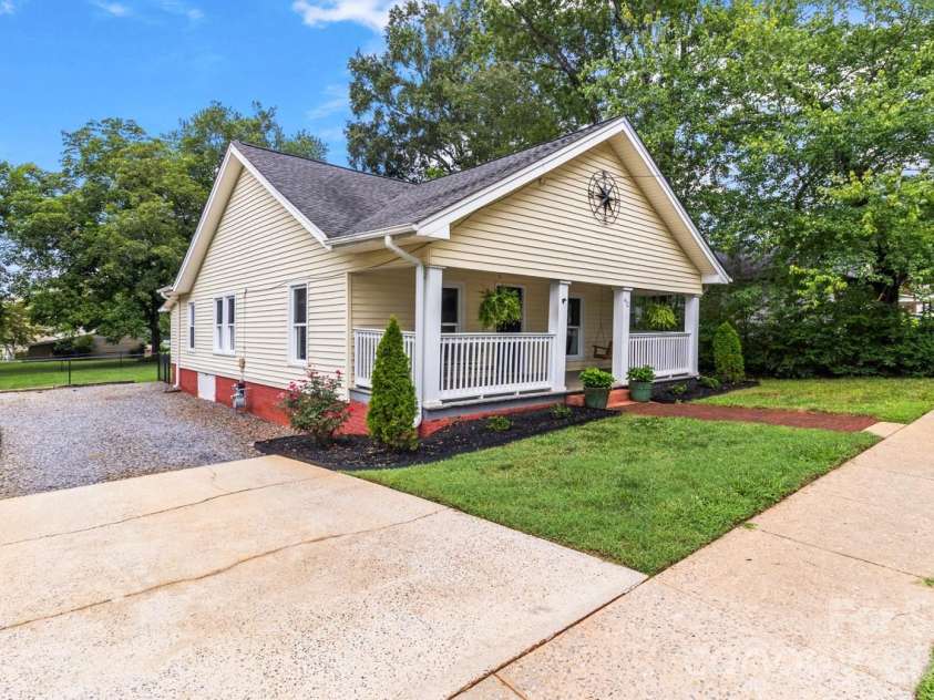 412 1st Avenue, Maiden, NC 28650.  MLS# CAR4417532, YatesRealty ID 48087. 