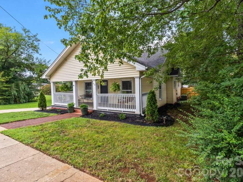 412 1st Avenue, Maiden, NC 28650.  MLS# CAR4417532, YatesRealty ID 48087. 
