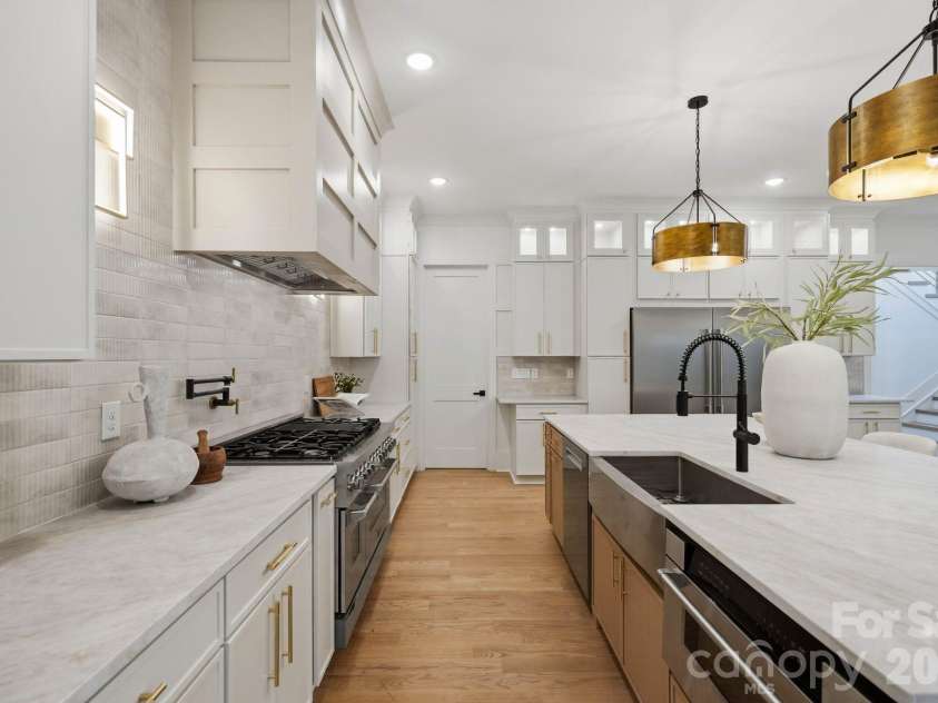 4538 Craig Avenue, Charlotte, NC 28211.  MLS# CAR4417719, YatesRealty ID 48088. Kitchen