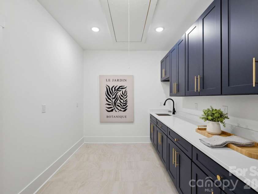 4538 Craig Avenue, Charlotte, NC 28211.  MLS# CAR4417719, YatesRealty ID 48088. Laundry Room