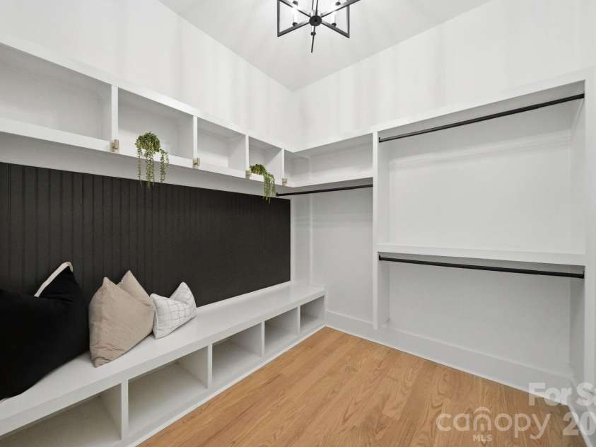4538 Craig Avenue, Charlotte, NC 28211.  MLS# CAR4417719, YatesRealty ID 48088. Mudroom