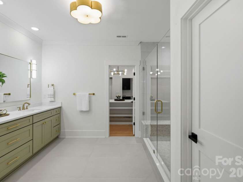 4538 Craig Avenue, Charlotte, NC 28211.  MLS# CAR4417719, YatesRealty ID 48088. Primary Bathroom