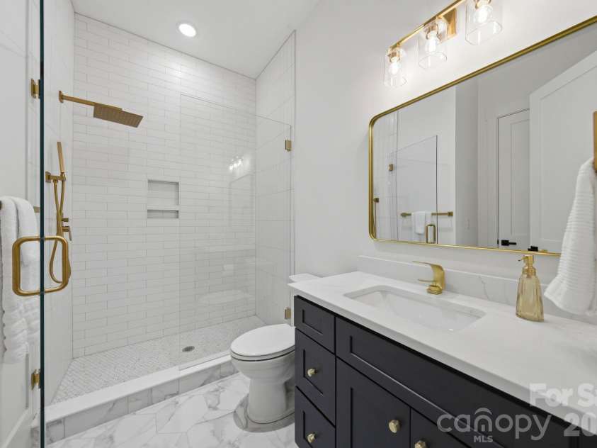 4538 Craig Avenue, Charlotte, NC 28211.  MLS# CAR4417719, YatesRealty ID 48088. Secondary Bahtroom