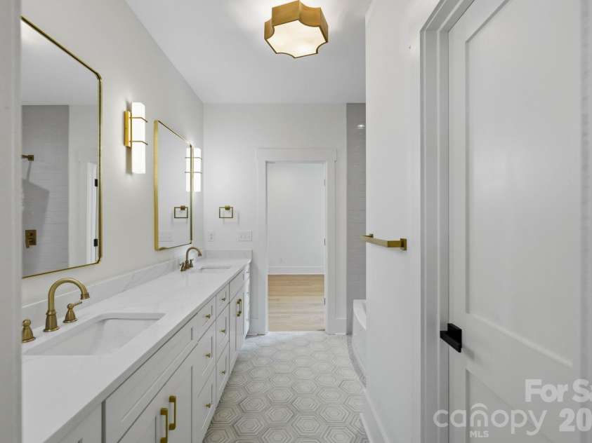 4538 Craig Avenue, Charlotte, NC 28211.  MLS# CAR4417719, YatesRealty ID 48088. Secondary Bathroom