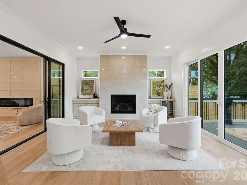 4538 Craig Avenue, Charlotte, NC 28211.  MLS# CAR4417719, YatesRealty ID 48088. Sunroom