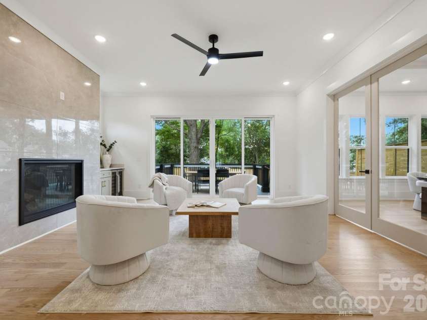 4538 Craig Avenue, Charlotte, NC 28211.  MLS# CAR4417719, YatesRealty ID 48088. Sunroom