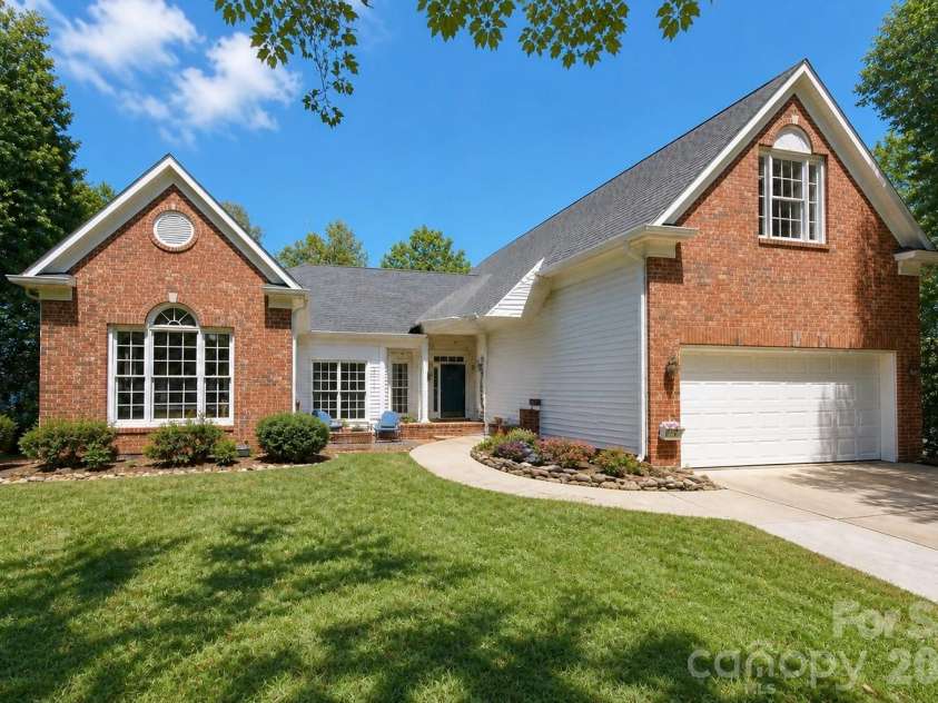 5508 Tullamore Lane, Charlotte, NC 28269.  MLS# CAR4414187, YatesRealty ID 48091. 