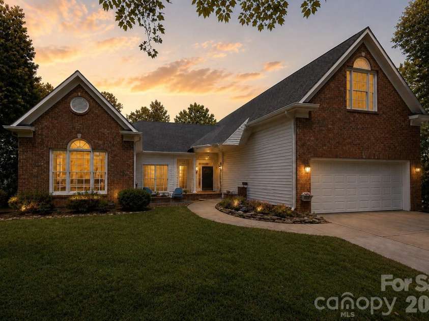 5508 Tullamore Lane, Charlotte, NC 28269.  MLS# CAR4414187, YatesRealty ID 48091. 