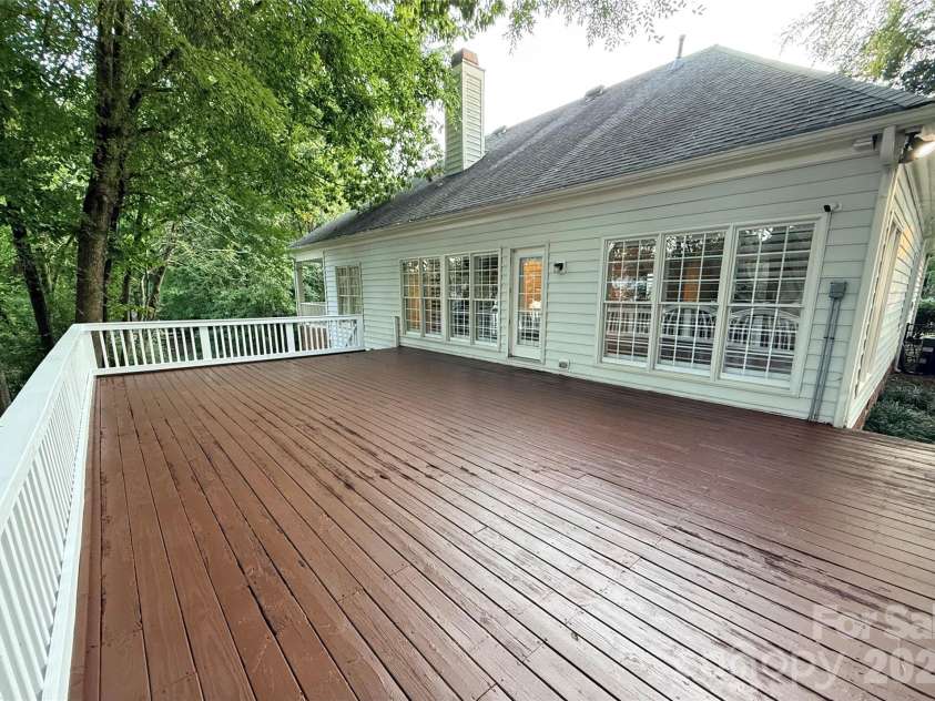 5508 Tullamore Lane, Charlotte, NC 28269.  MLS# CAR4414187, YatesRealty ID 48091. 