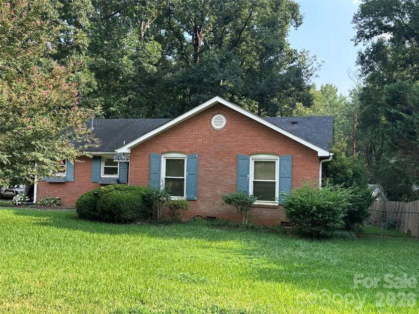 7216 Lockmont Drive, Charlotte, NC 28212.  MLS# CAR4414193, YatesRealty ID 48092. 