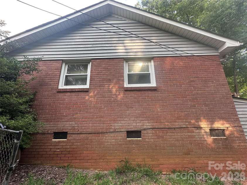 7216 Lockmont Drive, Charlotte, NC 28212.  MLS# CAR4414193, YatesRealty ID 48092. 