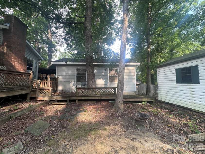 7216 Lockmont Drive, Charlotte, NC 28212.  MLS# CAR4414193, YatesRealty ID 48092. 