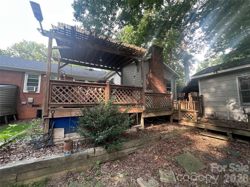 7216 Lockmont Drive, Charlotte, NC 28212.  MLS# CAR4414193, YatesRealty ID 48092. 