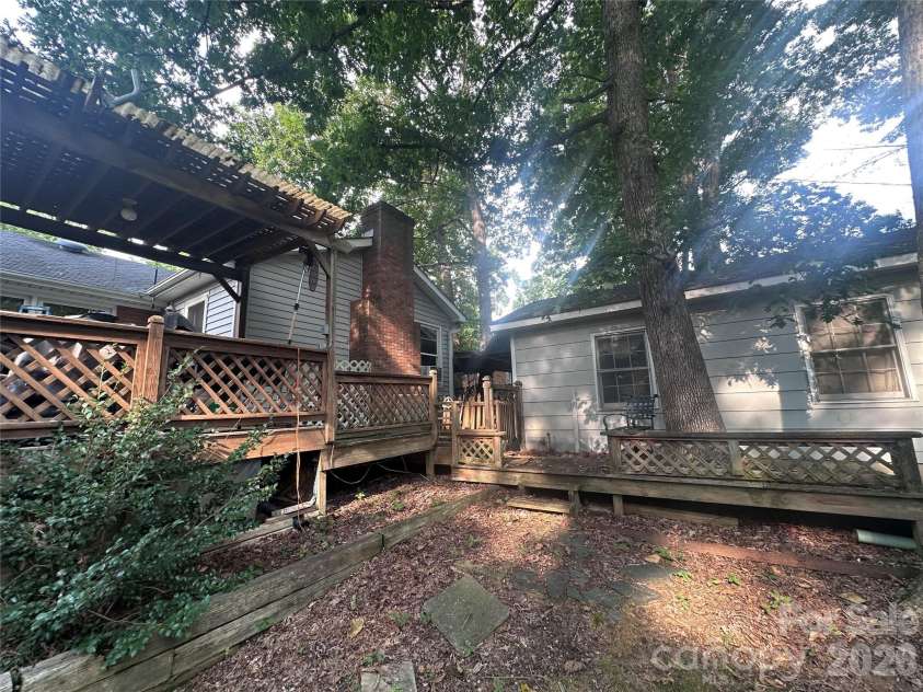 7216 Lockmont Drive, Charlotte, NC 28212.  MLS# CAR4414193, YatesRealty ID 48092. 
