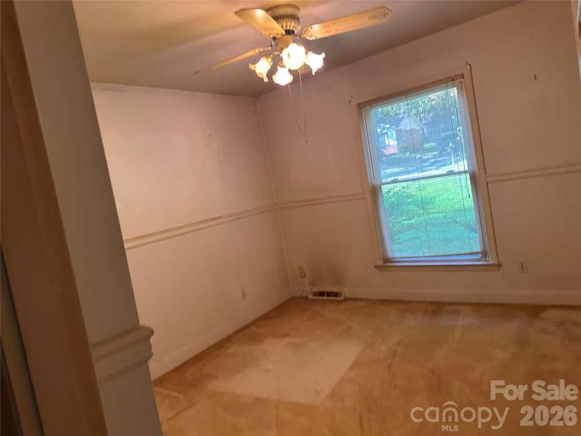 7216 Lockmont Drive, Charlotte, NC 28212.  MLS# CAR4414193, YatesRealty ID 48092. 