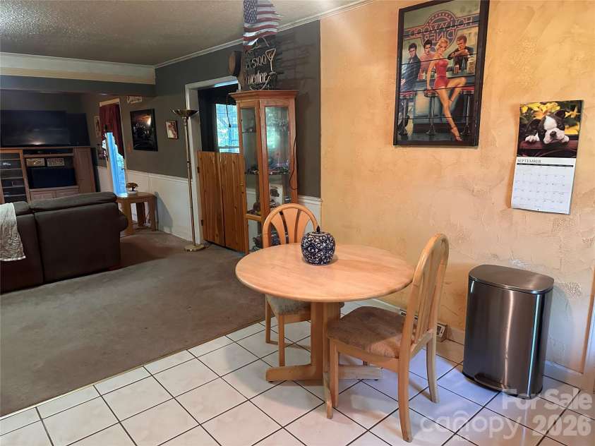 7216 Lockmont Drive, Charlotte, NC 28212.  MLS# CAR4414193, YatesRealty ID 48092. Breakfast Area