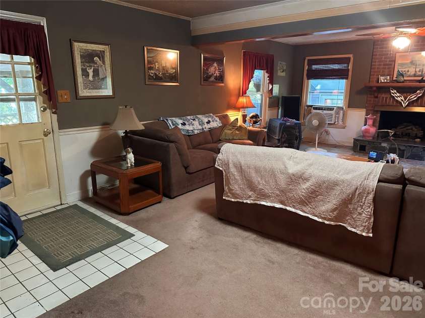 7216 Lockmont Drive, Charlotte, NC 28212.  MLS# CAR4414193, YatesRealty ID 48092. Living Room