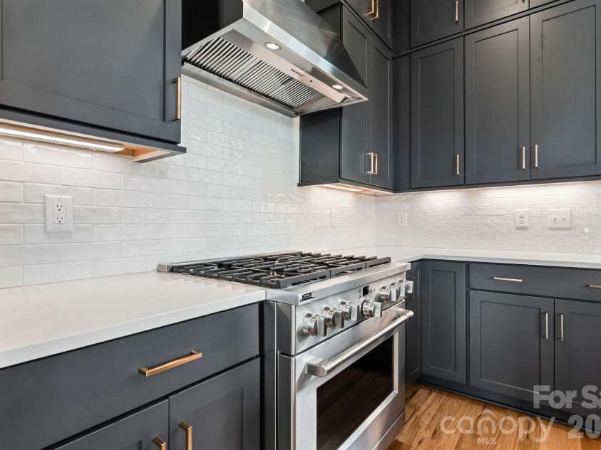 3015 Kalex Court, Charlotte, NC 28204.  MLS# CAR4411087, YatesRealty ID 48094. 