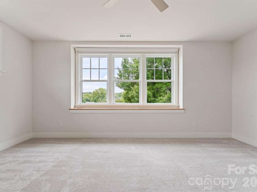 3015 Kalex Court, Charlotte, NC 28204.  MLS# CAR4411087, YatesRealty ID 48094. 