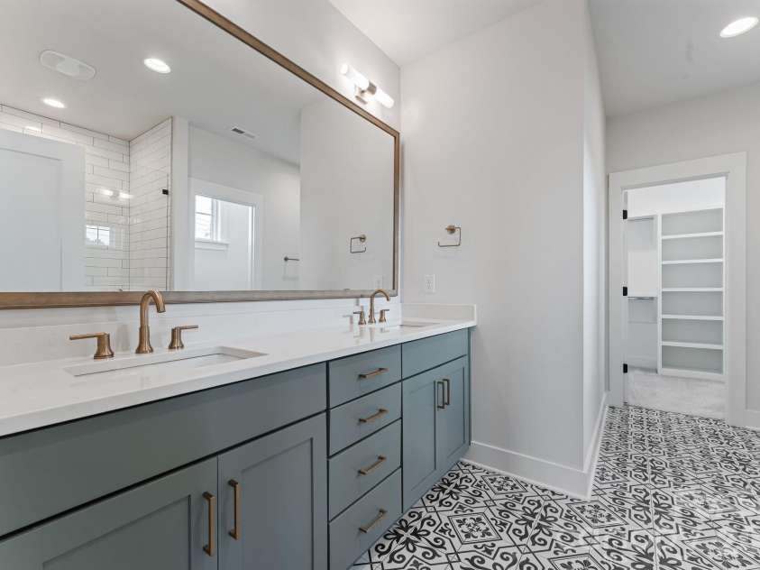 3015 Kalex Court, Charlotte, NC 28204.  MLS# CAR4411087, YatesRealty ID 48094. 