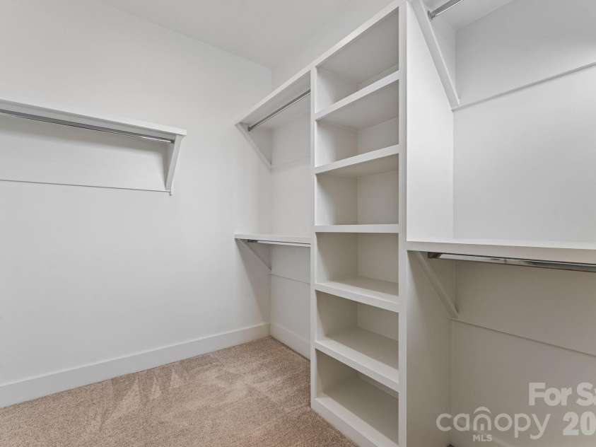 3015 Kalex Court, Charlotte, NC 28204.  MLS# CAR4411087, YatesRealty ID 48094. 