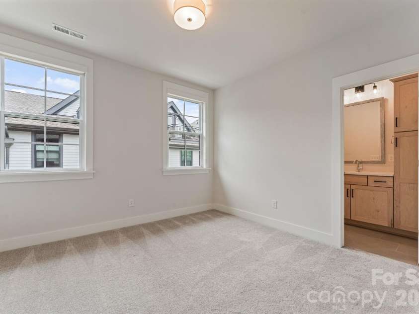 3015 Kalex Court, Charlotte, NC 28204.  MLS# CAR4411087, YatesRealty ID 48094. 