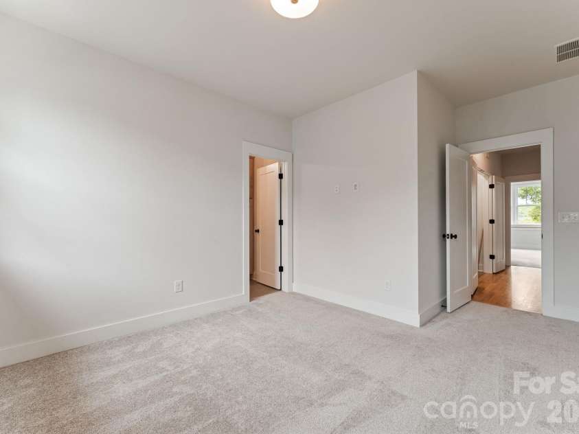 3015 Kalex Court, Charlotte, NC 28204.  MLS# CAR4411087, YatesRealty ID 48094. 