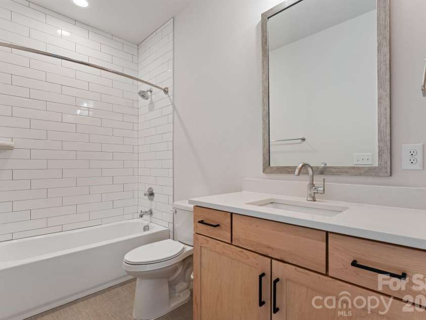 3015 Kalex Court, Charlotte, NC 28204.  MLS# CAR4411087, YatesRealty ID 48094. 