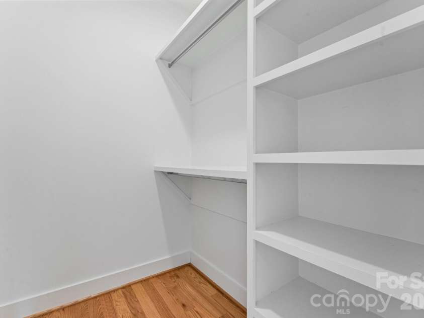 3015 Kalex Court, Charlotte, NC 28204.  MLS# CAR4411087, YatesRealty ID 48094. 