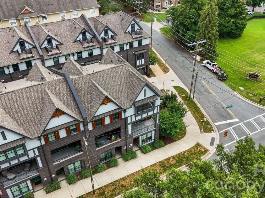 3015 Kalex Court, Charlotte, NC 28204.  MLS# CAR4411087, YatesRealty ID 48094. 