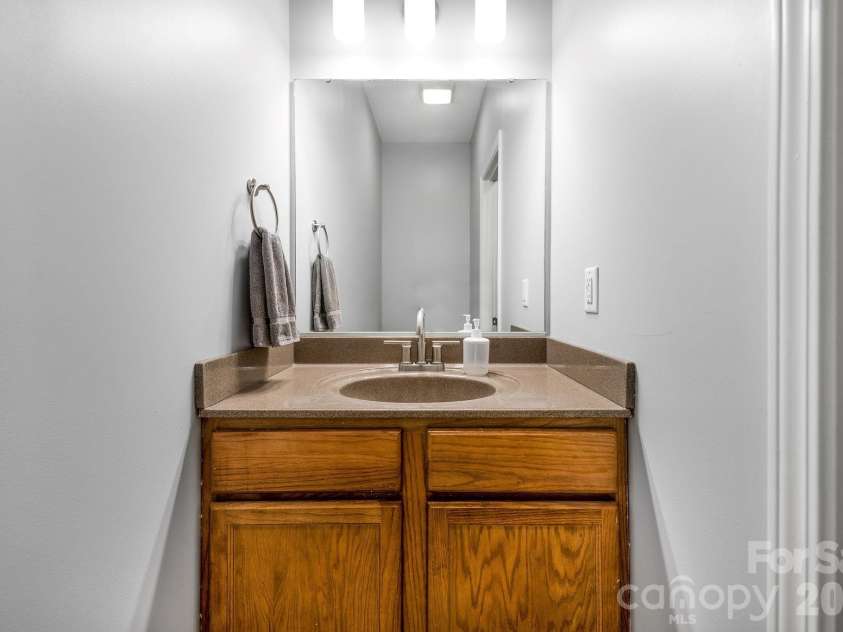 19 Oakcrest Place, Asheville, NC 28806.  MLS# CAR4408201, YatesRealty ID 48095. 1/2 bath on main level