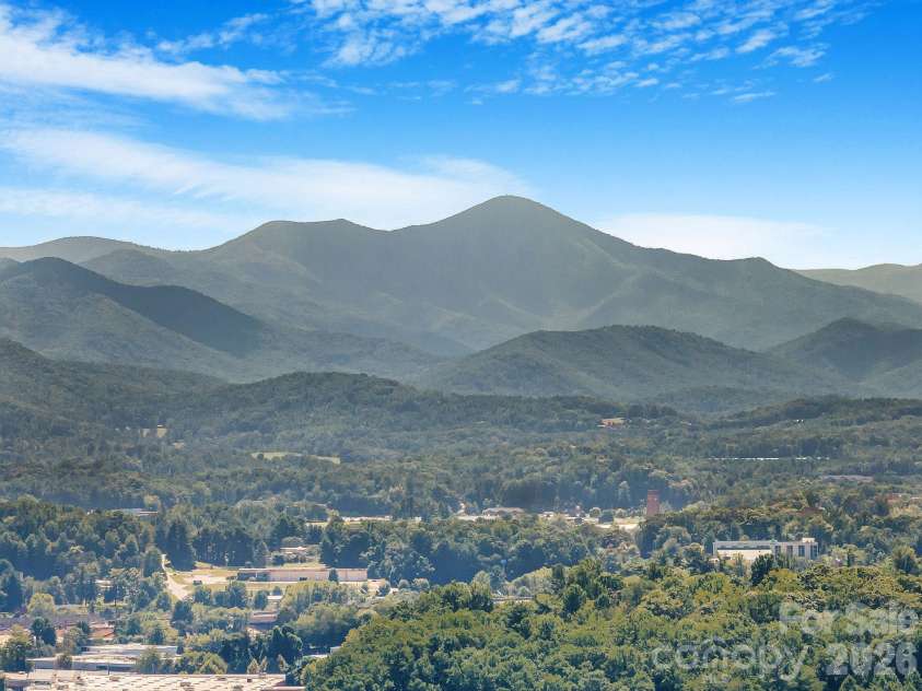 19 Oakcrest Place, Asheville, NC 28806.  MLS# CAR4408201, YatesRealty ID 48095. 