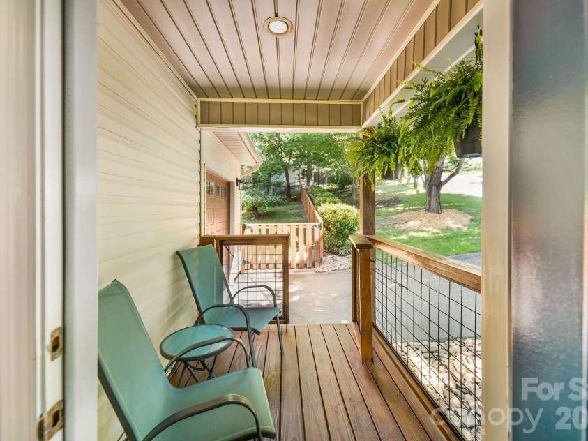 19 Oakcrest Place, Asheville, NC 28806.  MLS# CAR4408201, YatesRealty ID 48095. Covered front porch w/ gate