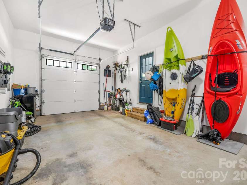 19 Oakcrest Place, Asheville, NC 28806.  MLS# CAR4408201, YatesRealty ID 48095. Garage!