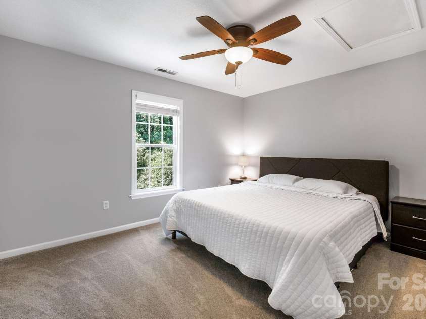 19 Oakcrest Place, Asheville, NC 28806.  MLS# CAR4408201, YatesRealty ID 48095. Primary Bedroom
