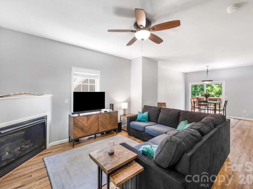 19 Oakcrest Place, Asheville, NC 28806.  MLS# CAR4408201, YatesRealty ID 48095. Propane Fireplace